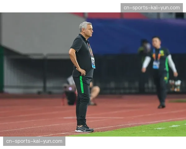 雷恩主帅热内西奥称，对阵巴黎将坚持球队自身打法